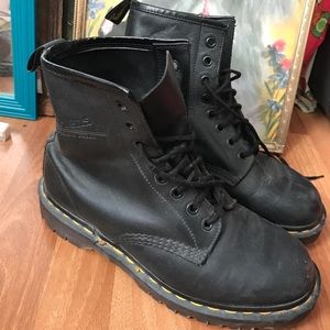 7 eye doc martens